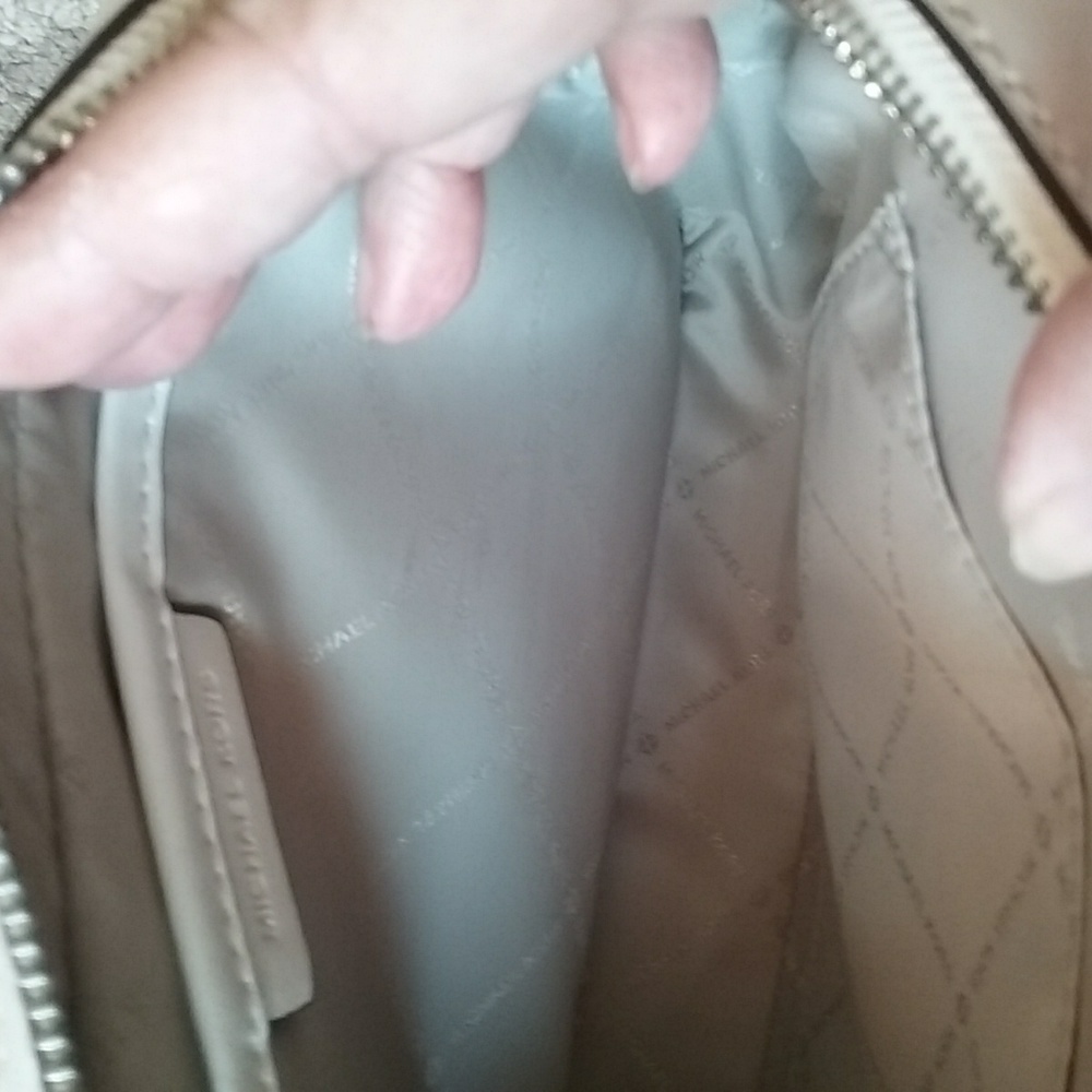 Michael Kors NWOT Crossbody White - Picture 8 of 10